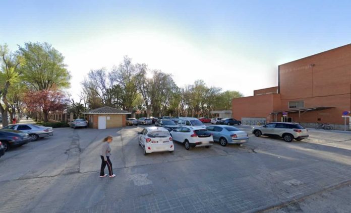 aparcamiento junto al centro de salud de Tomelloso
