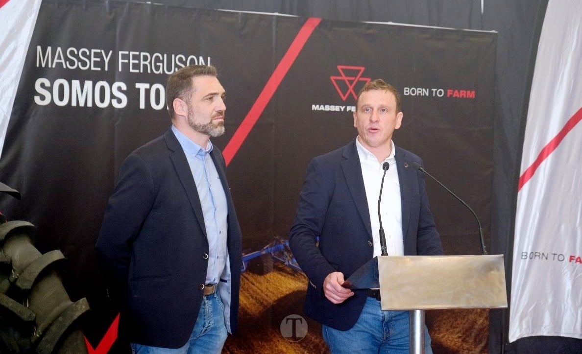 El Club Natación Tomelloso renueva su convenio con Centro Tractor