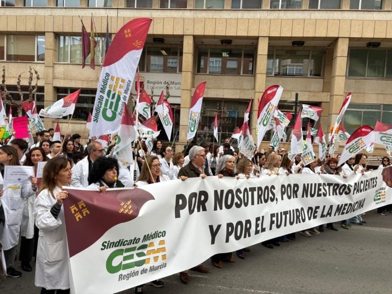 Los médicos de C-LM exigen desbloquear ya la Carrera Profesional para frenar la huelga