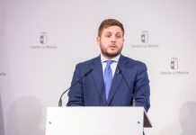 Hernando afea a Feijóo que use al Rey emérito en el debate político: “No hay que meterlo en la melé”