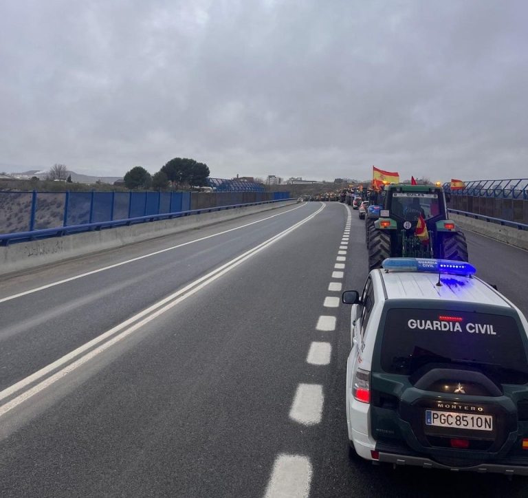 Más de 300 tractores cruzan Castilla-La Mancha rumbo a Madrid para sumarse a la tractorada