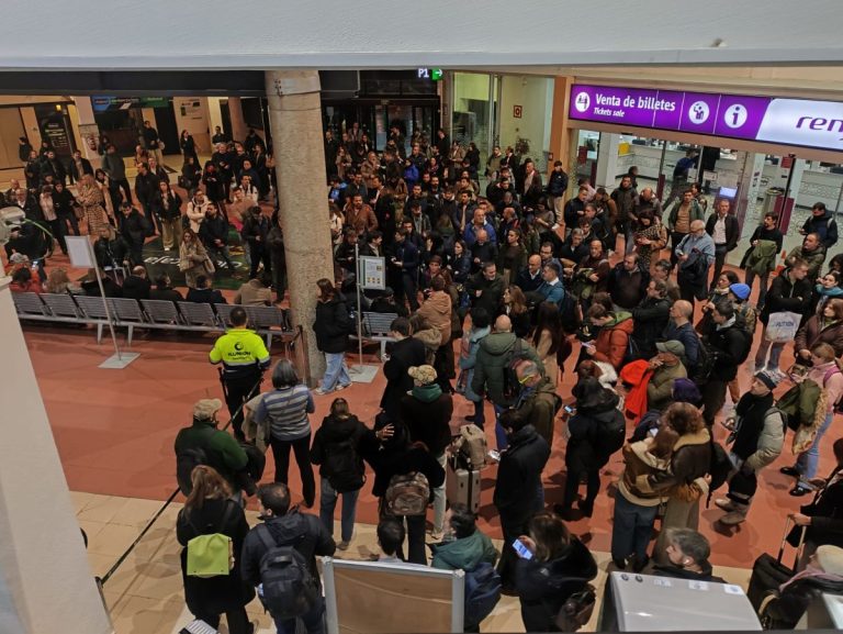 Caos matinal en los trenes Avant: hasta 55 minutos de retraso en la conexión Ciudad Real–Madrid