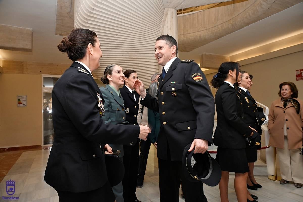Tomelloso rinde homenaje a diez mujeres uniformadas en el acto institucional del 8 de marzo