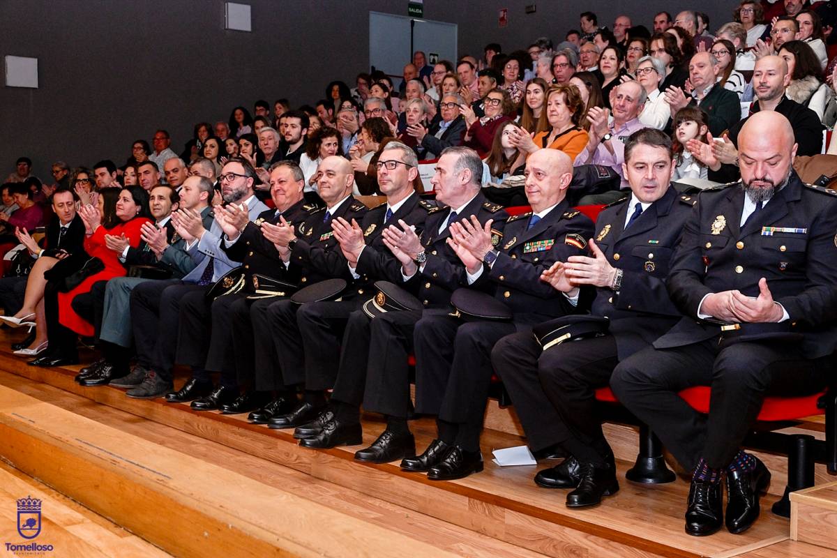 Tomelloso rinde homenaje a diez mujeres uniformadas en el acto institucional del 8 de marzo
