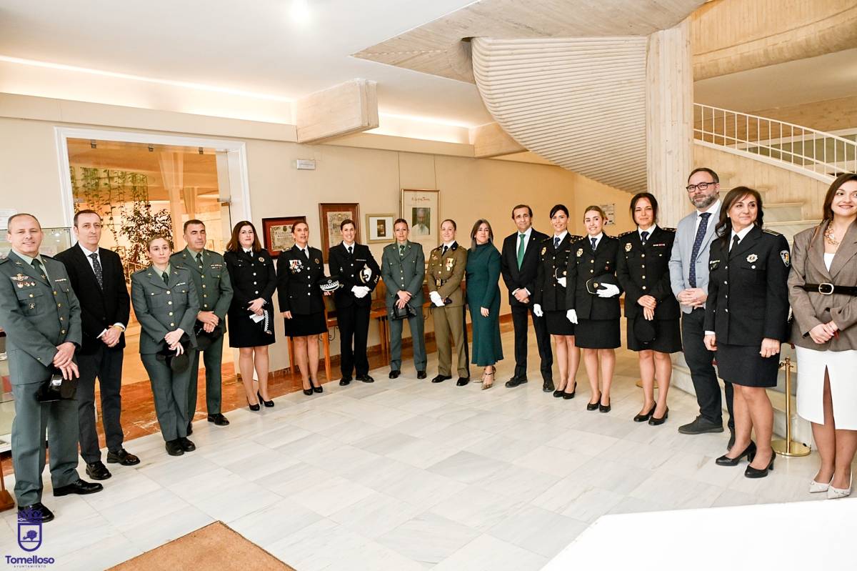 Tomelloso rinde homenaje a diez mujeres uniformadas en el acto institucional del 8 de marzo