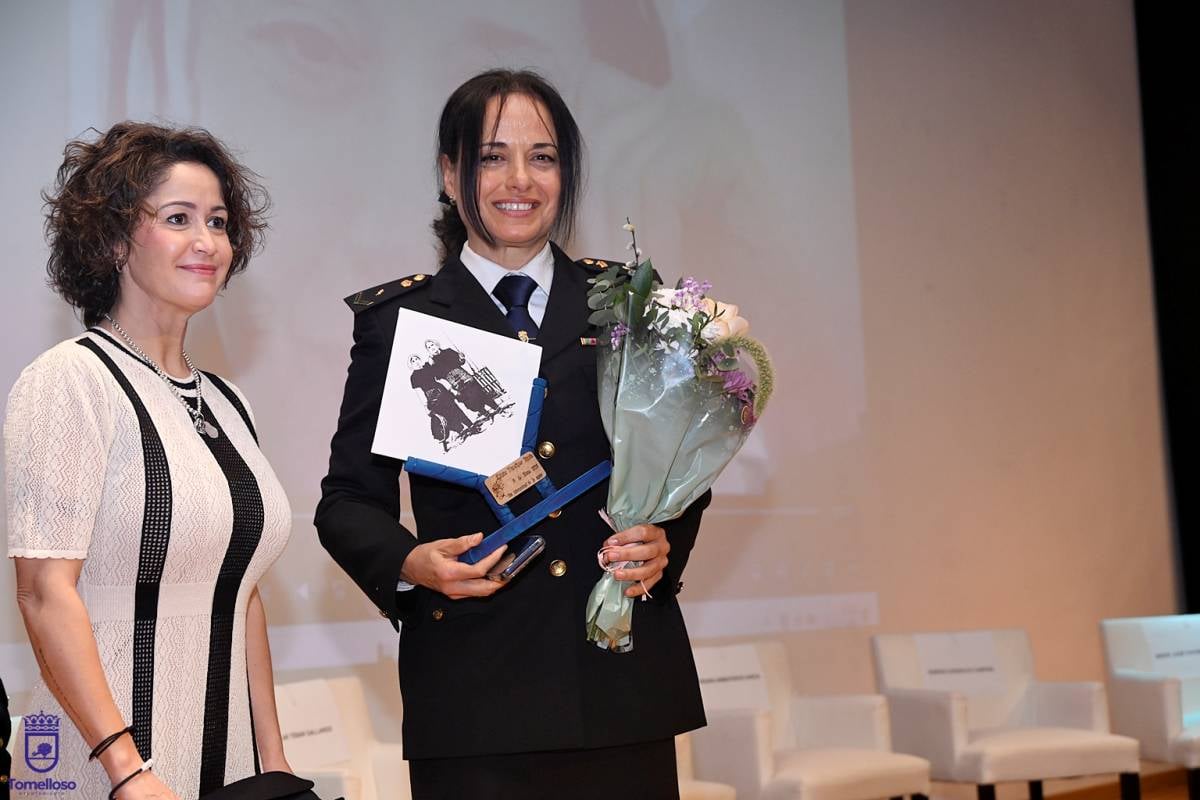 Tomelloso rinde homenaje a diez mujeres uniformadas en el acto institucional del 8 de marzo