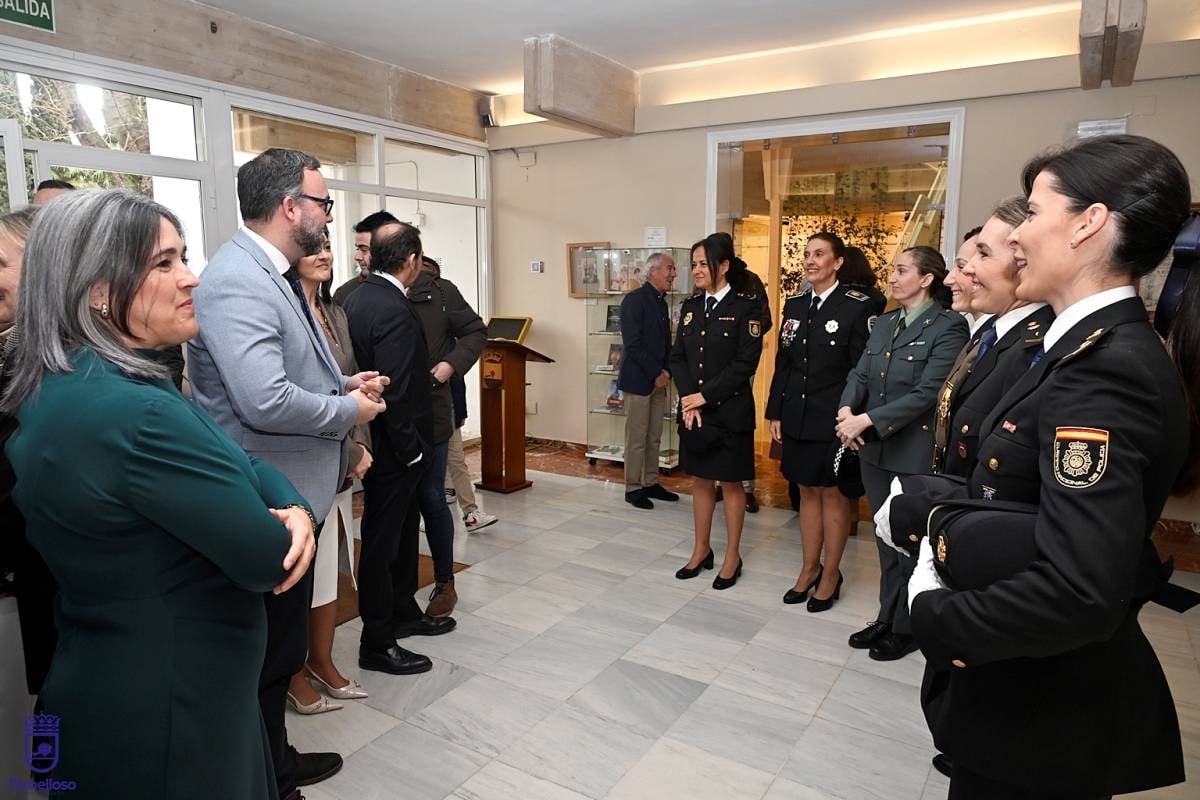 Tomelloso rinde homenaje a diez mujeres uniformadas en el acto institucional del 8 de marzo