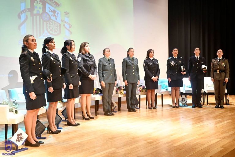 Tomelloso rinde homenaje a diez mujeres uniformadas en el acto institucional del 8 de marzo
