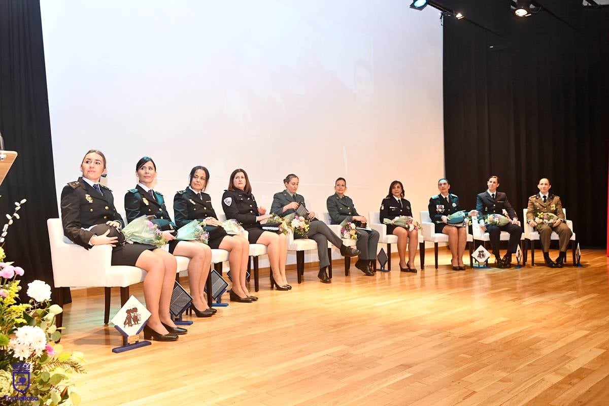 Tomelloso rinde homenaje a diez mujeres uniformadas en el acto institucional del 8 de marzo