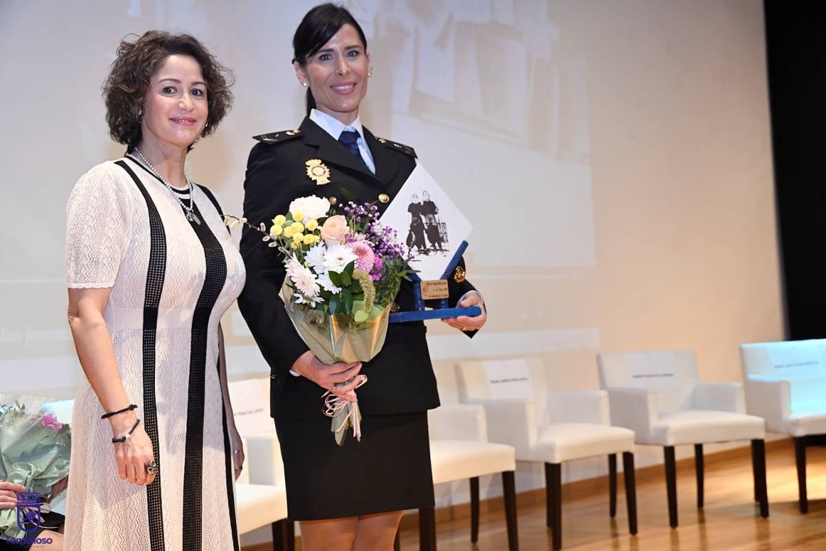 Tomelloso rinde homenaje a diez mujeres uniformadas en el acto institucional del 8 de marzo