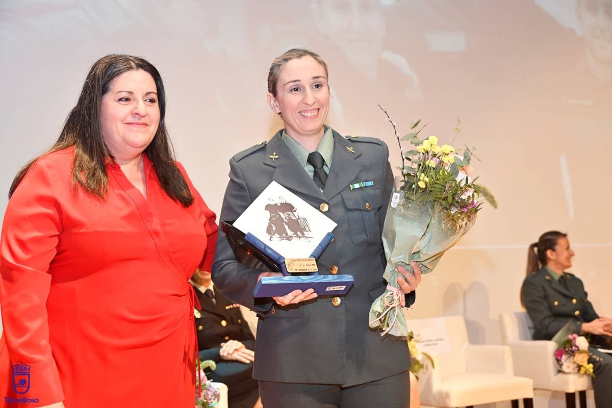 Tomelloso rinde homenaje a diez mujeres uniformadas en el acto institucional del 8 de marzo