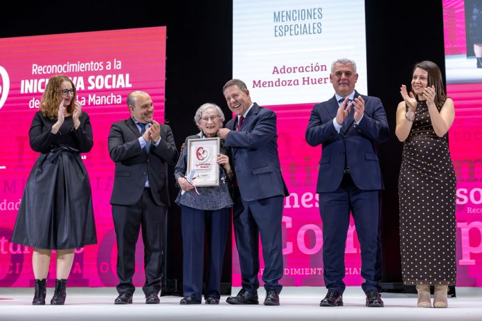 Adoracion Mendoza reconocimiento iniciativa social CLM