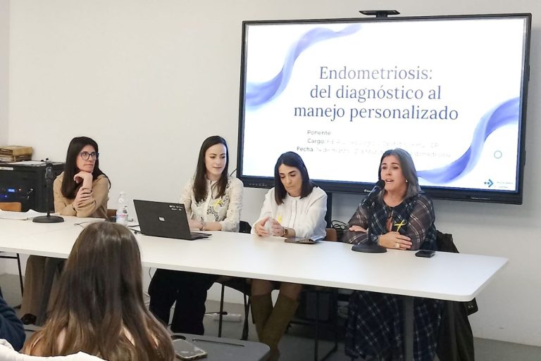 Tomelloso visibiliza la endometriosis con una charla con especialistas y pacientes