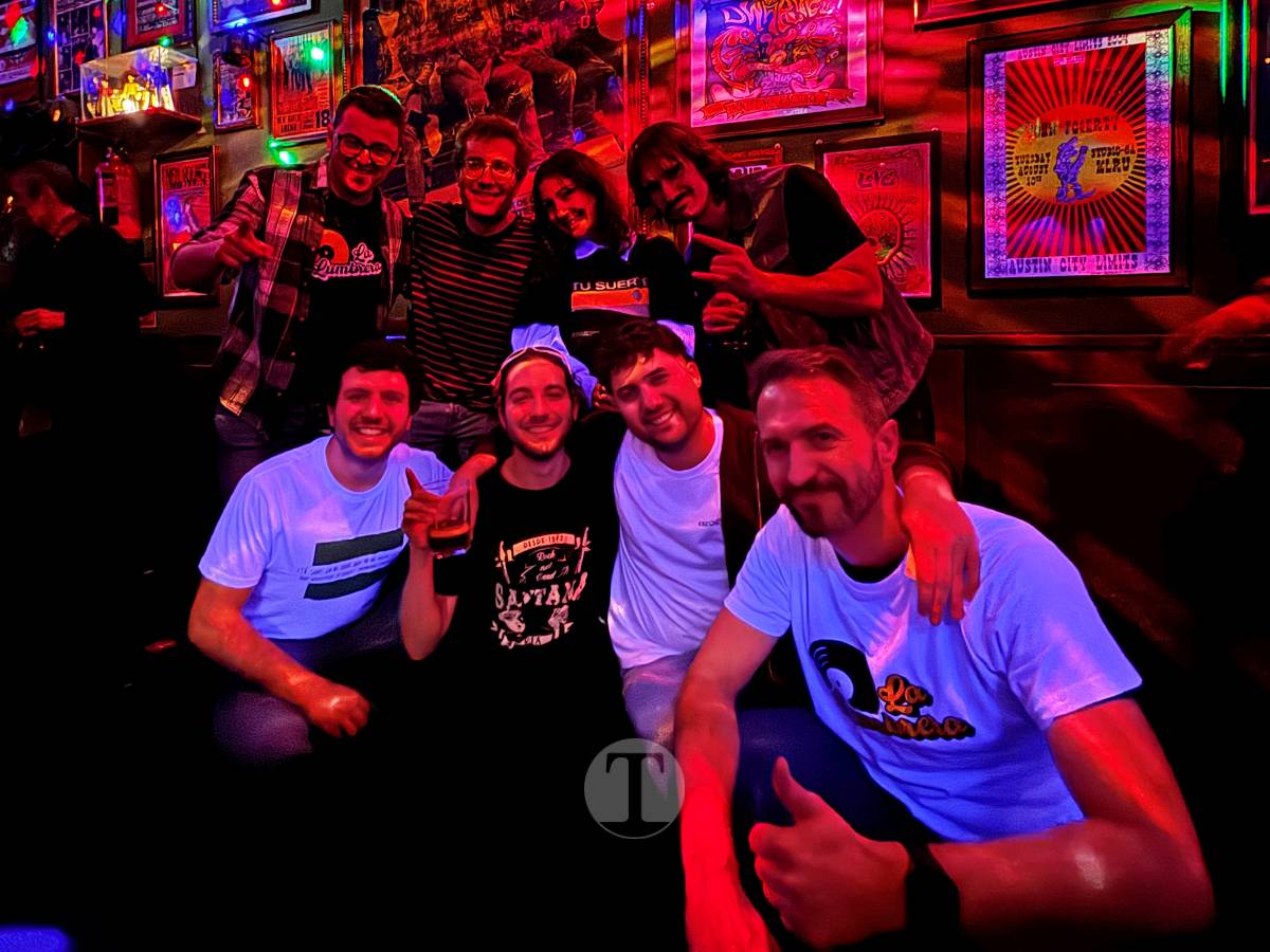 Meriendacena y Los Puya llenan la Sala Beat en una noche de energía y talento local