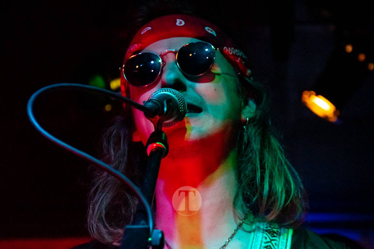 Meriendacena y Los Puya llenan la Sala Beat en una noche de energía y talento local