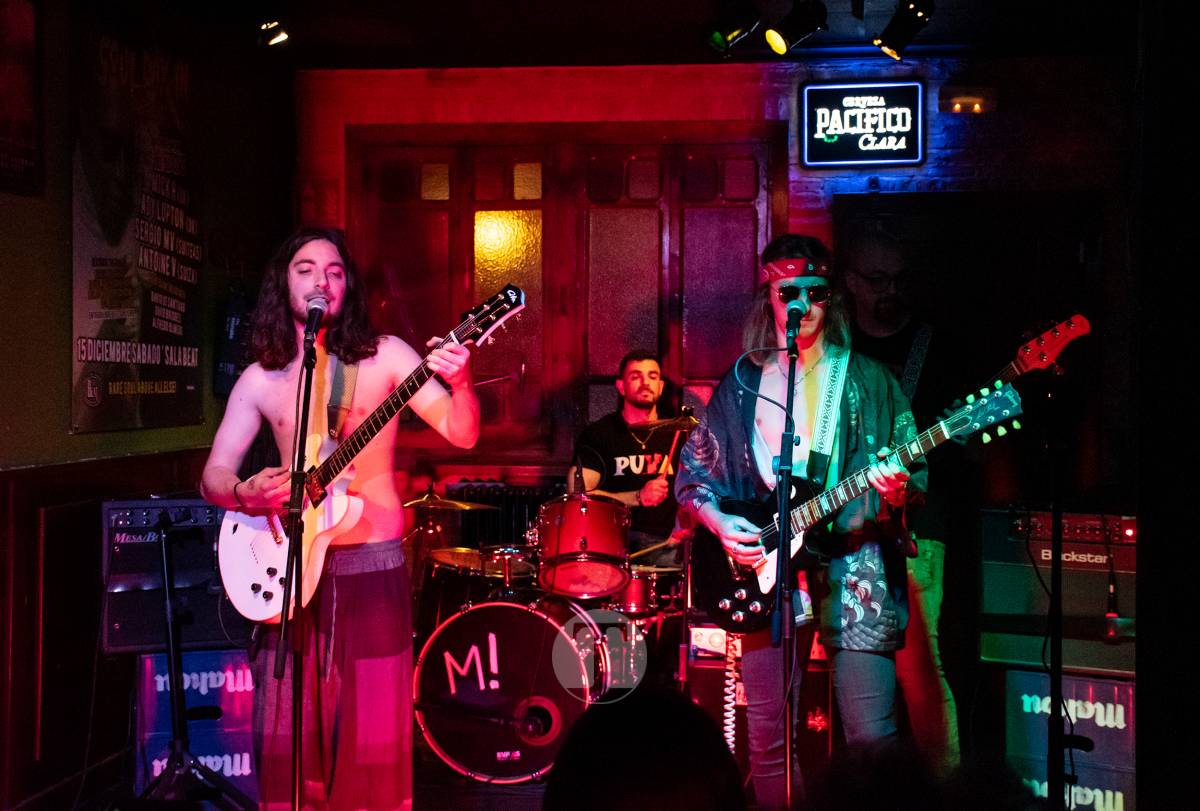 Meriendacena y Los Puya llenan la Sala Beat en una noche de energía y talento local