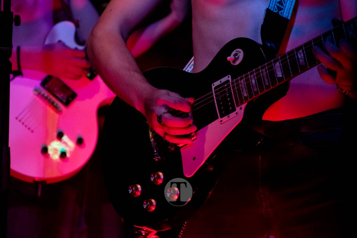 Meriendacena y Los Puya llenan la Sala Beat en una noche de energía y talento local