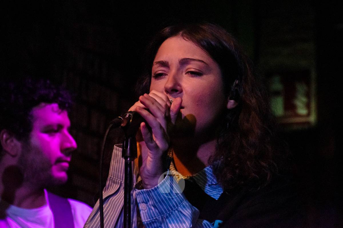 Meriendacena y Los Puya llenan la Sala Beat en una noche de energía y talento local