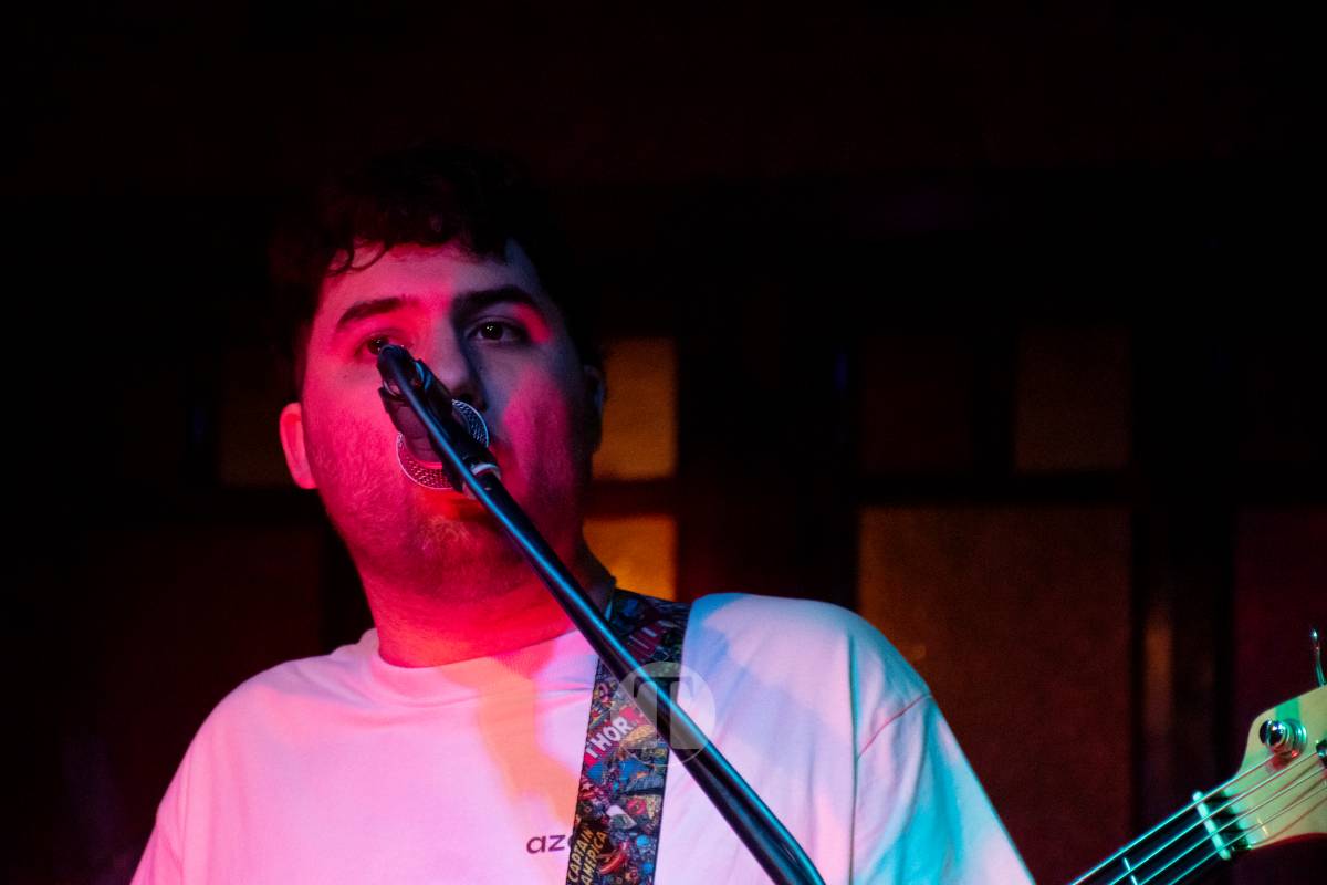 Meriendacena y Los Puya llenan la Sala Beat en una noche de energía y talento local