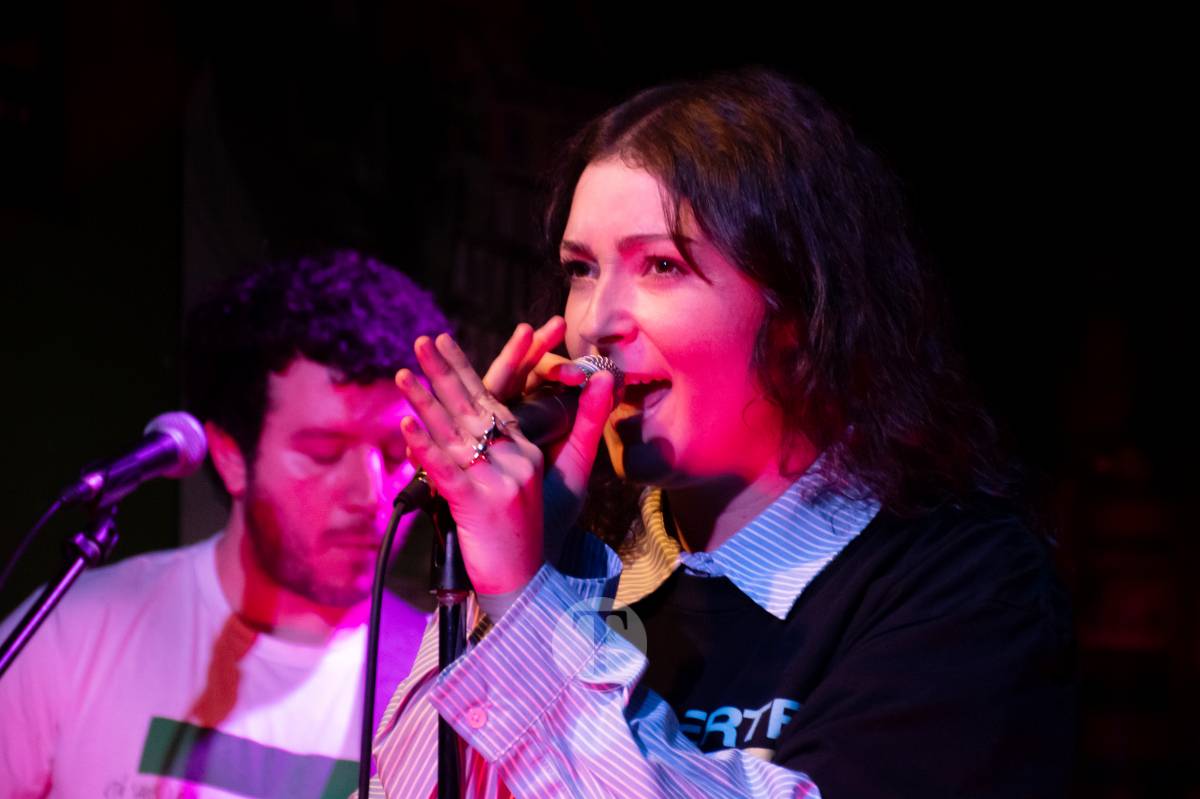 Meriendacena y Los Puya llenan la Sala Beat en una noche de energía y talento local