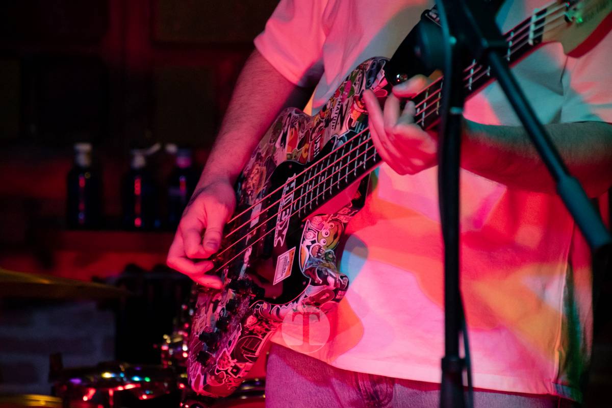 Meriendacena y Los Puya llenan la Sala Beat en una noche de energía y talento local