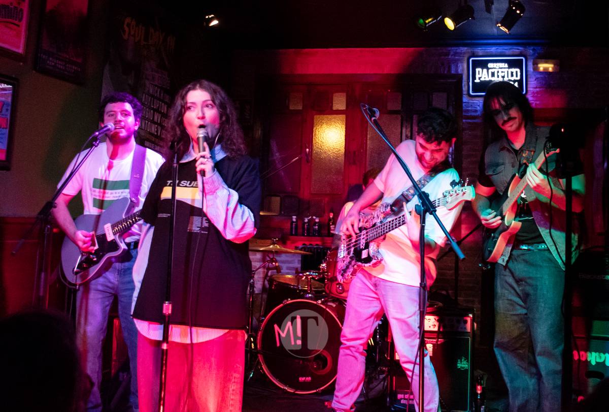 Meriendacena y Los Puya llenan la Sala Beat en una noche de energía y talento local