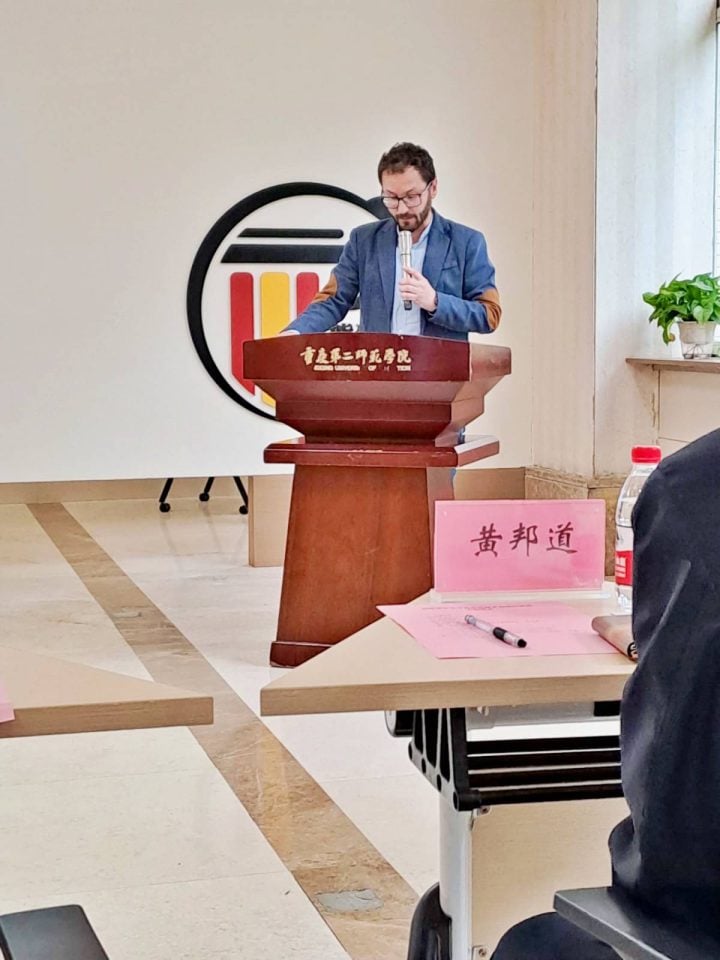 El director del IES Eladio Cabañero inaugura en China el programa educativo internacional