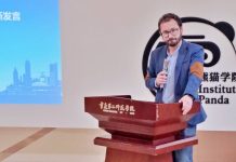 El director del IES Eladio Cabañero inaugura en China el programa educativo internacional