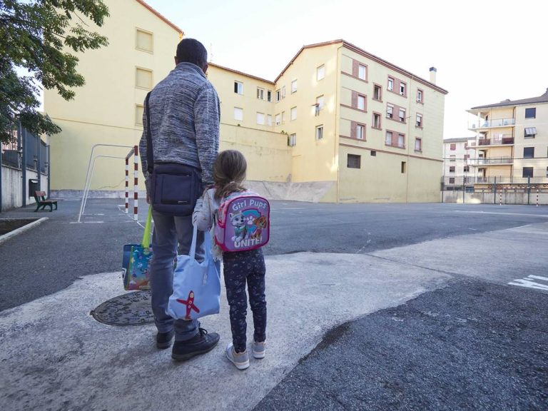 ¿Cuántos padres solteros hay en Castilla-La Mancha? Una figura minoritaria y poco visible