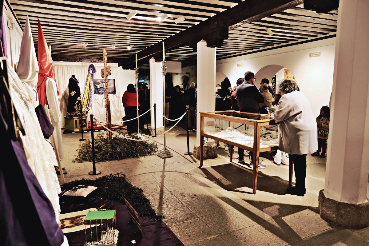 Tomelloso inaugura una exposición de las hermandades que anticipa la Semana Santa