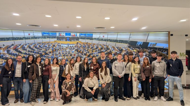 Desde Tomelloso al corazón de Europa: alumnos del Eladio Cabañero visitan el Parlamento