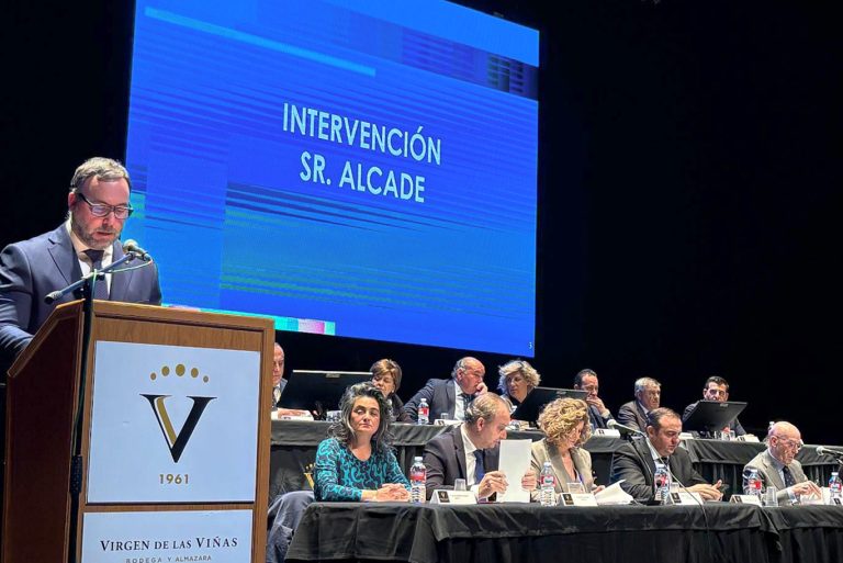 Navarro subraya el respaldo municipal al crecimiento de Virgen de las Viñas en su asamblea general