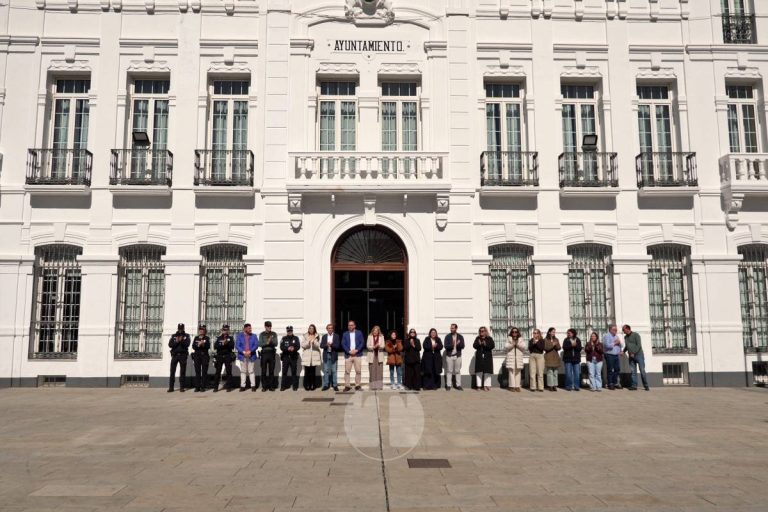 Tomelloso guarda un minuto de silencio en memoria de las víctimas del terrorismo