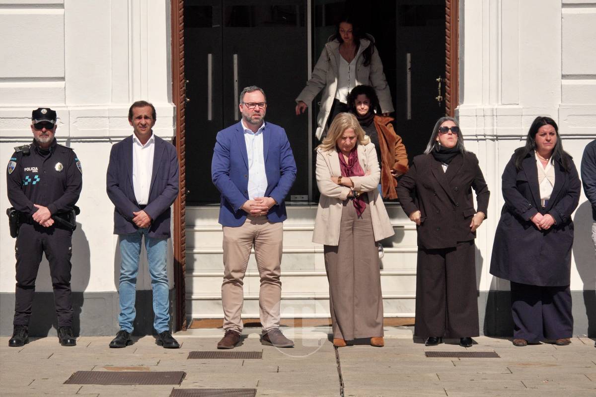 Tomelloso guarda un minuto de silencio en memoria de las víctimas del terrorismo