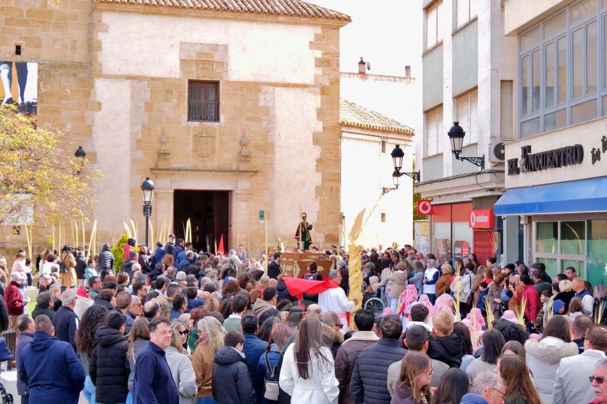 La Borriquilla abre la Semana Santa de Tomelloso en una mañana soleada y marcada por el frío