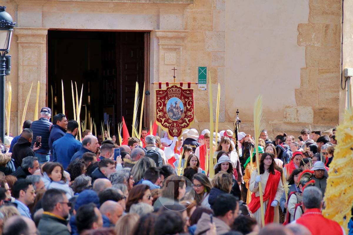 La Borriquilla abre la Semana Santa de Tomelloso en una mañana soleada y marcada por el frío