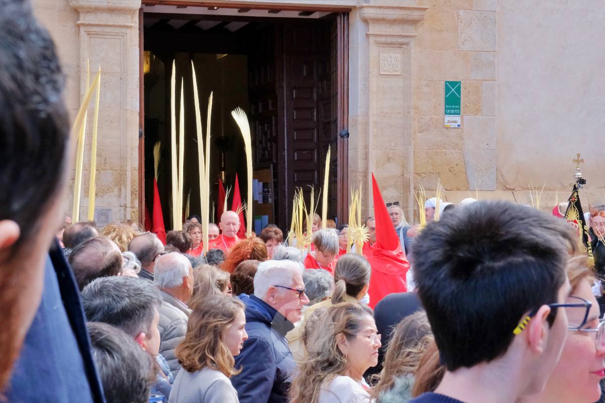 La Borriquilla abre la Semana Santa de Tomelloso en una mañana soleada y marcada por el frío