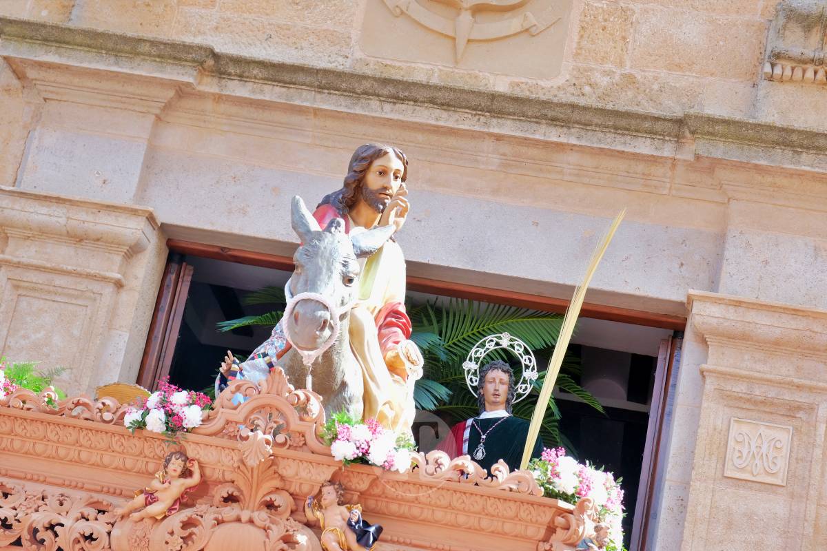 La Borriquilla abre la Semana Santa de Tomelloso en una mañana soleada y marcada por el frío