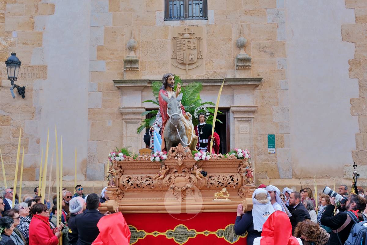 La Borriquilla abre la Semana Santa de Tomelloso en una mañana soleada y marcada por el frío