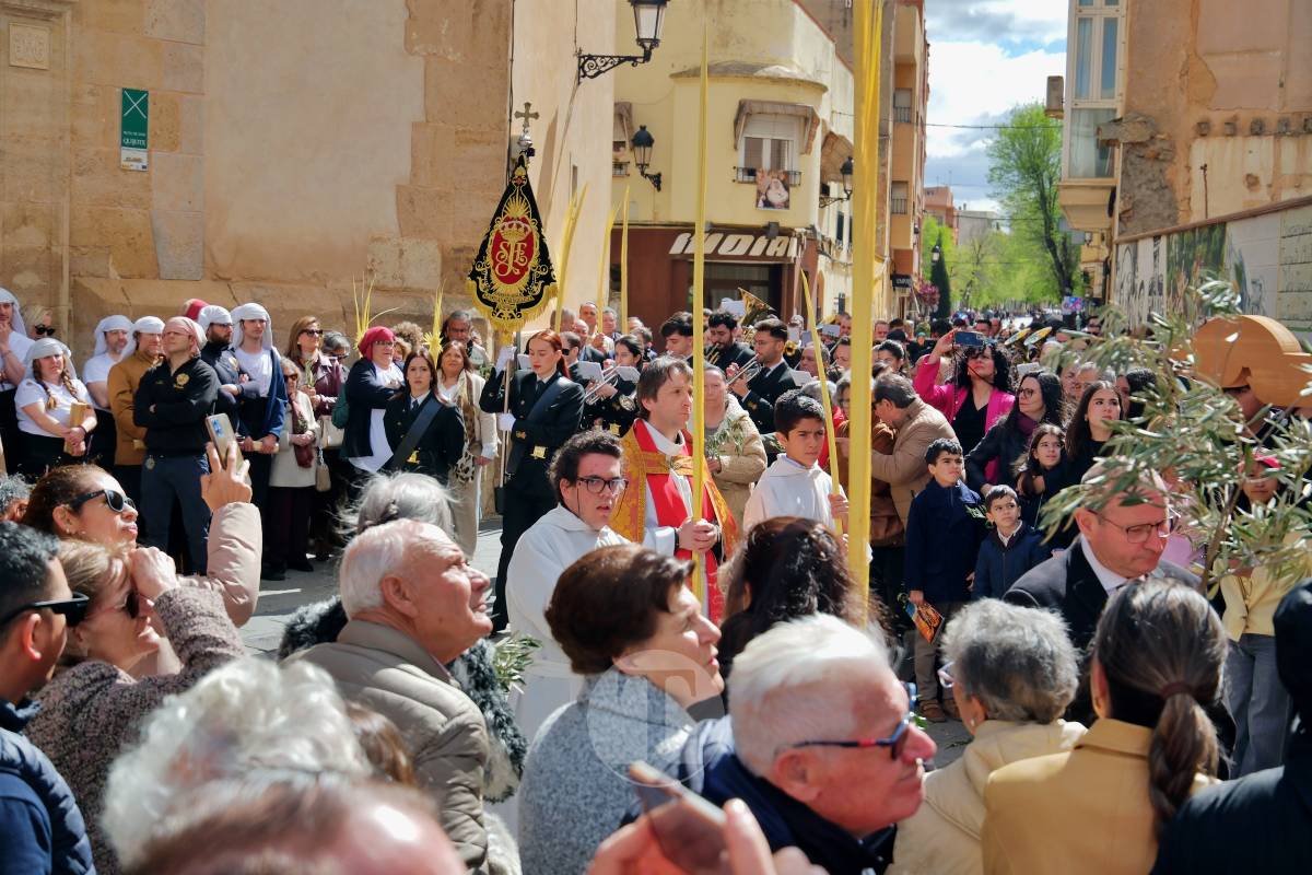 La Borriquilla abre la Semana Santa de Tomelloso en una mañana soleada y marcada por el frío