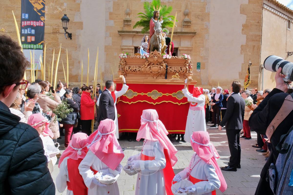 La Borriquilla abre la Semana Santa de Tomelloso en una mañana soleada y marcada por el frío