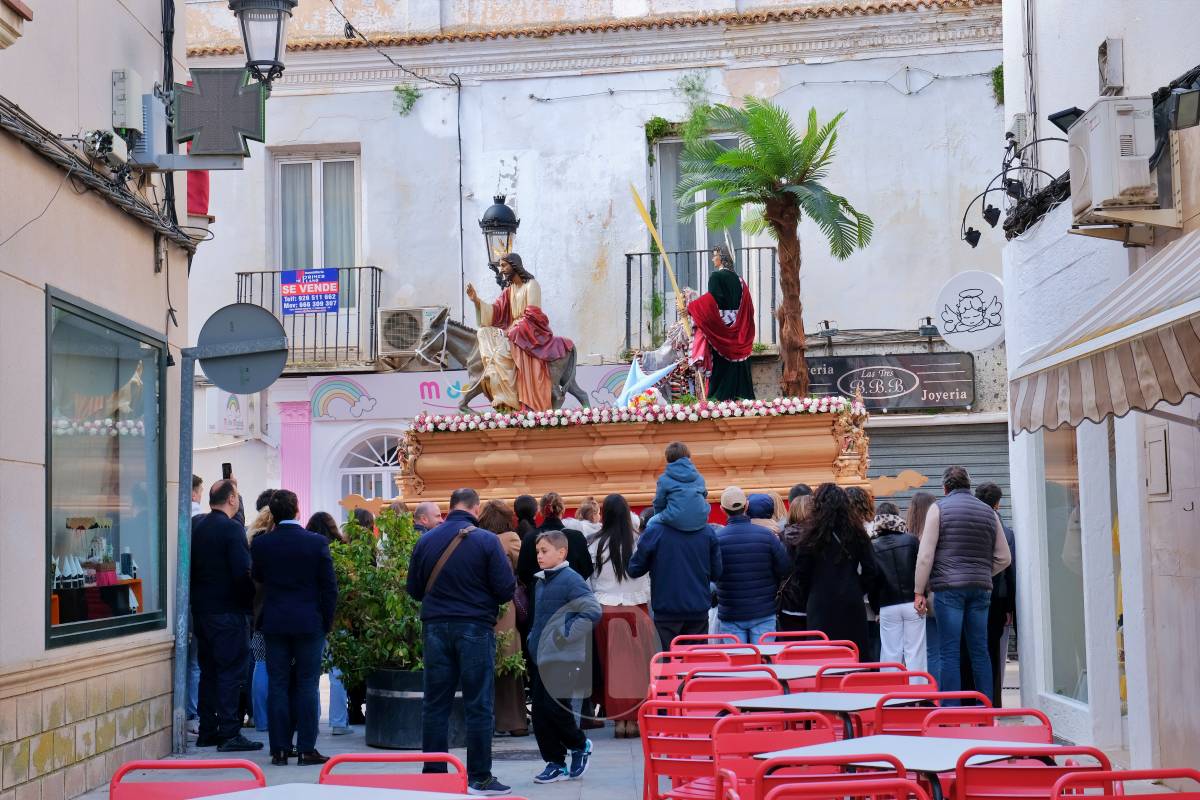 La Borriquilla abre la Semana Santa de Tomelloso en una mañana soleada y marcada por el frío
