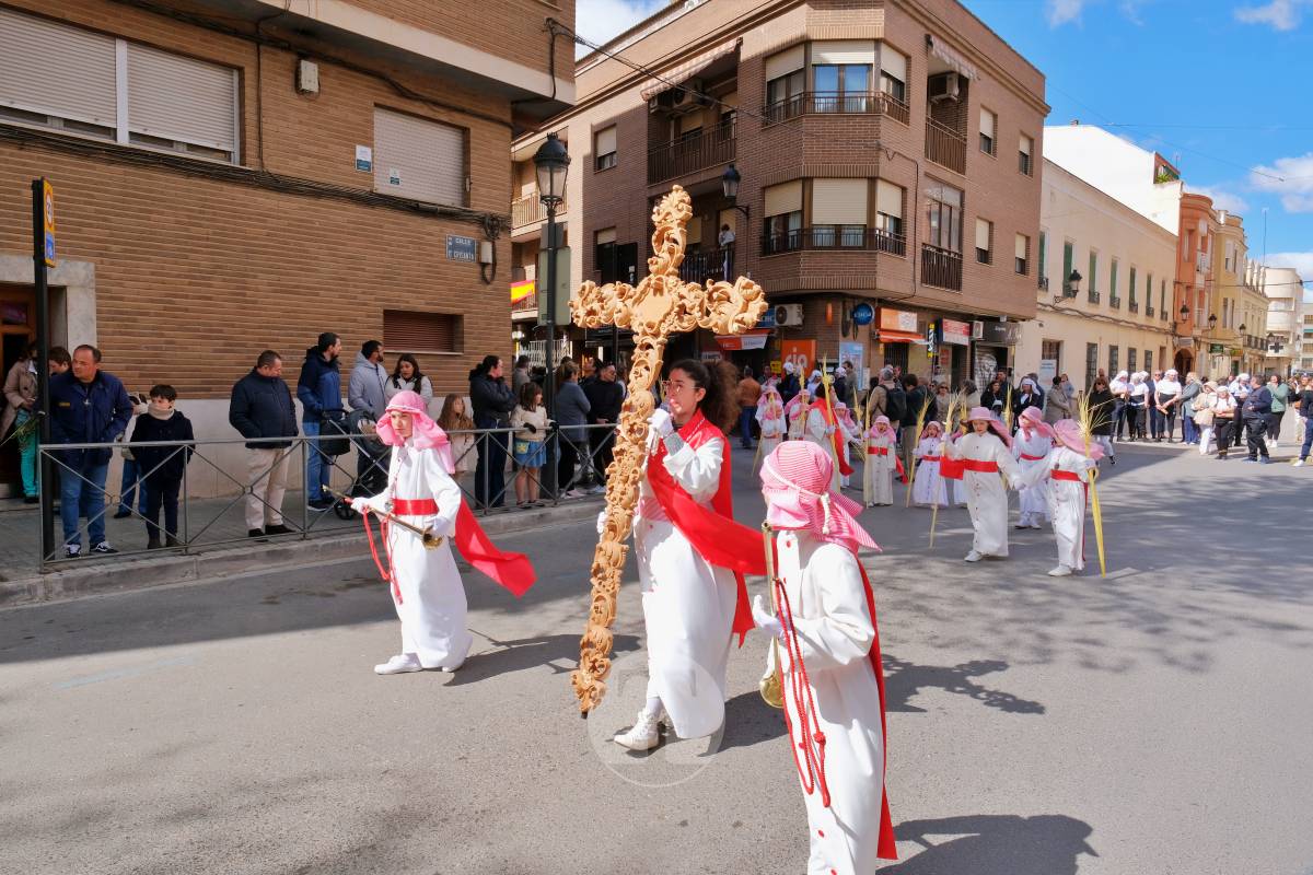La Borriquilla abre la Semana Santa de Tomelloso en una mañana soleada y marcada por el frío