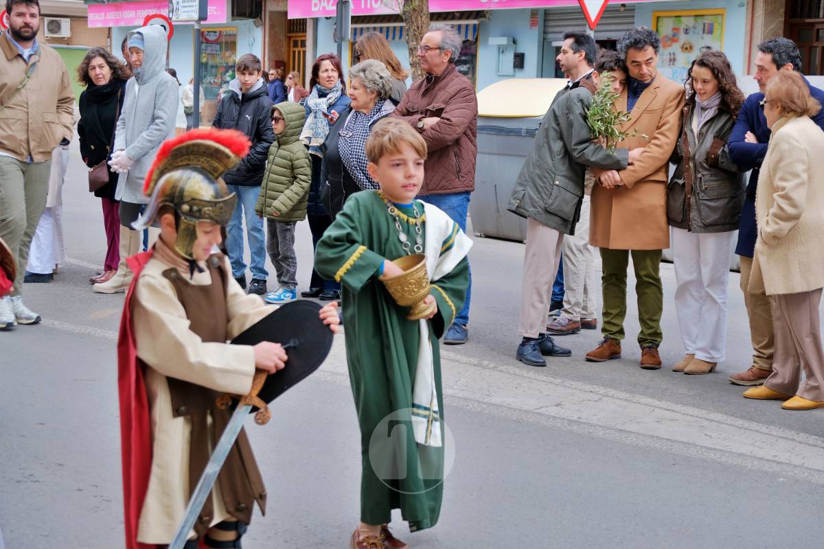 La Borriquilla abre la Semana Santa de Tomelloso en una mañana soleada y marcada por el frío