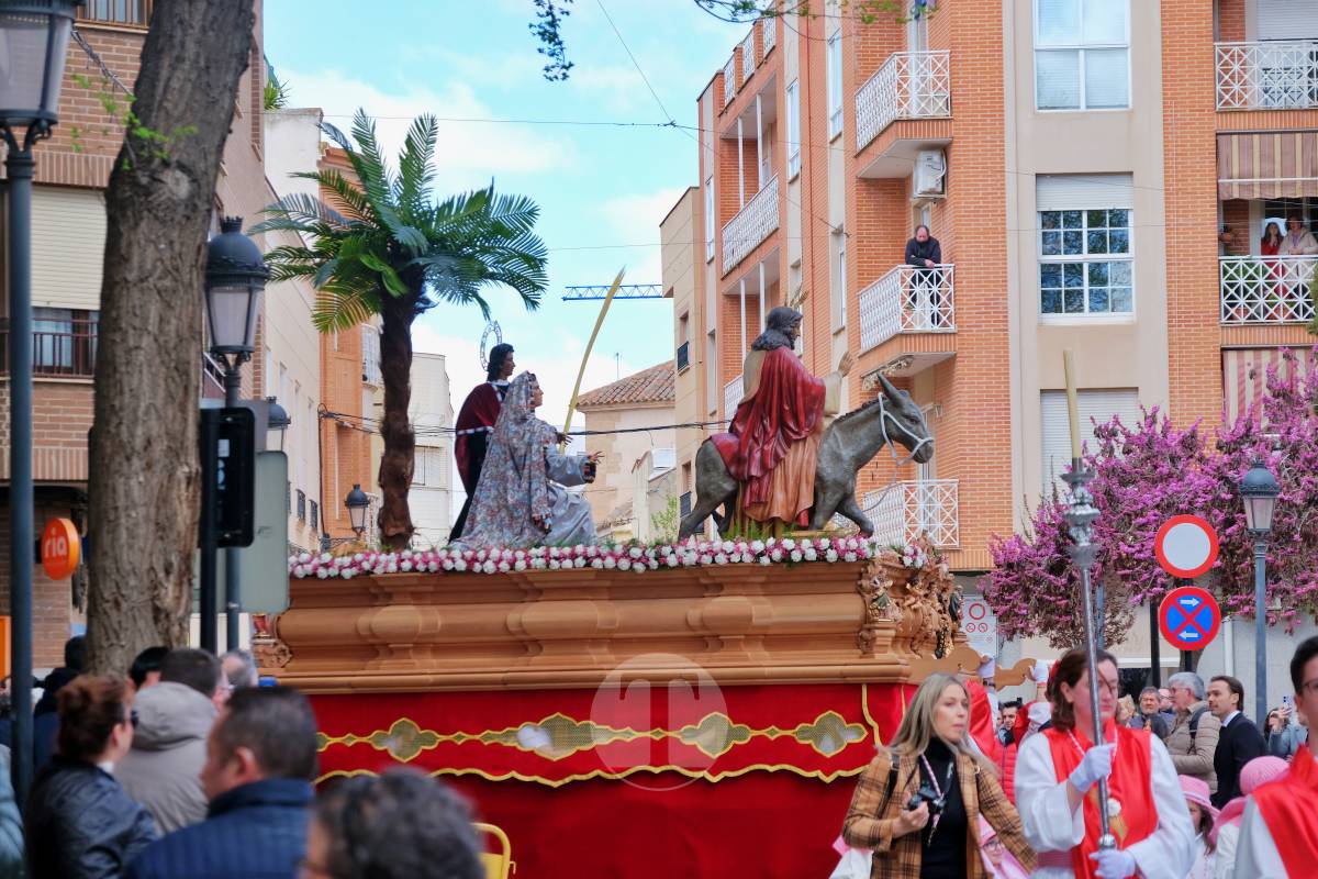 La Borriquilla abre la Semana Santa de Tomelloso en una mañana soleada y marcada por el frío