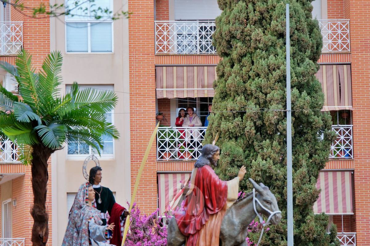 La Borriquilla abre la Semana Santa de Tomelloso en una mañana soleada y marcada por el frío