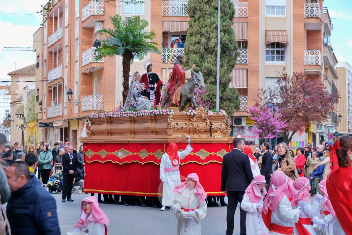 La Borriquilla abre la Semana Santa de Tomelloso en una mañana soleada y marcada por el frío