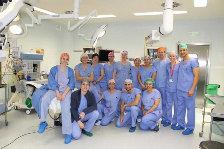 El Hospital de Tomelloso amplía su capacidad quirúrgica con su primer implante auditivo osteointegrado