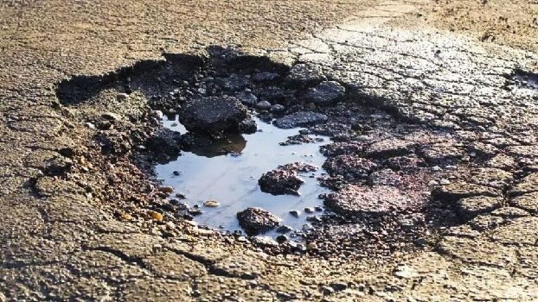 Tres años sin plan de asfaltado: la inacción del Gobierno de PP y VOX deteriora las calles de Tomelloso