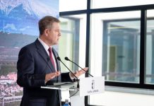 Page defiende las políticas sociales «si vienen épocas de vacas flacas»